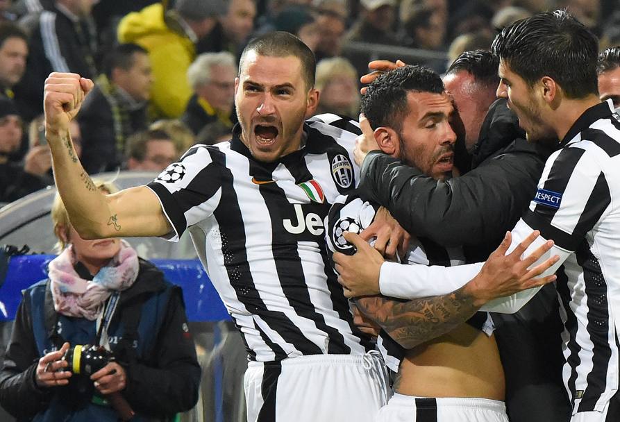 La grande esultanza di Bonucci, mentre Pepe abbraccia Tevez. Afp